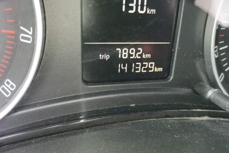 Used Skoda Octavia 2014 1.6L Automatic Yijie Edition Odometer Close Up