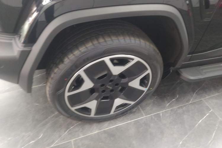 Used iCAR V27 2026 Model 200KM Four-Wheel Drive Falcon 500 Left Front Wheel Hub