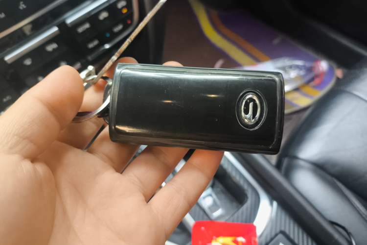 Used GAC Trumpchi GS8 2017 320T Two-Wheel Drive Luxury Smart Connectivity Version (7 Seats) Vehicle Key