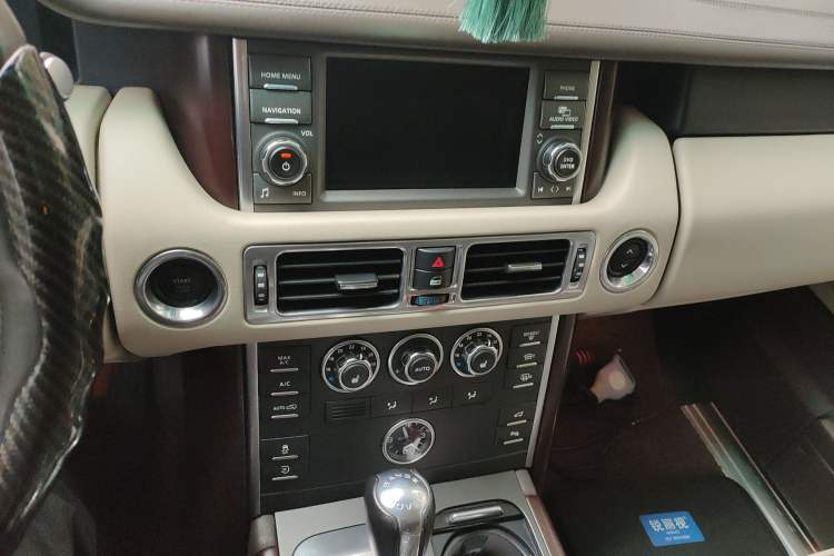 Used Land Rover Range 2012 5.0 NA V8 Audio And AC Panel