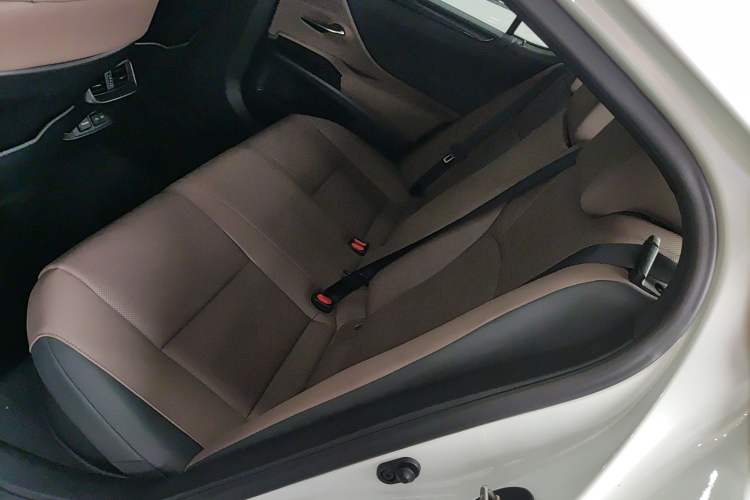 Used Lexus ES 2022 300h Excellence Edition
