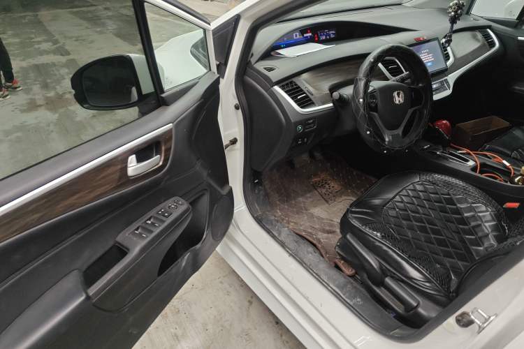 Used Honda Jade 2017 1.8L automatic Comfort version 5 seats Driver Seat