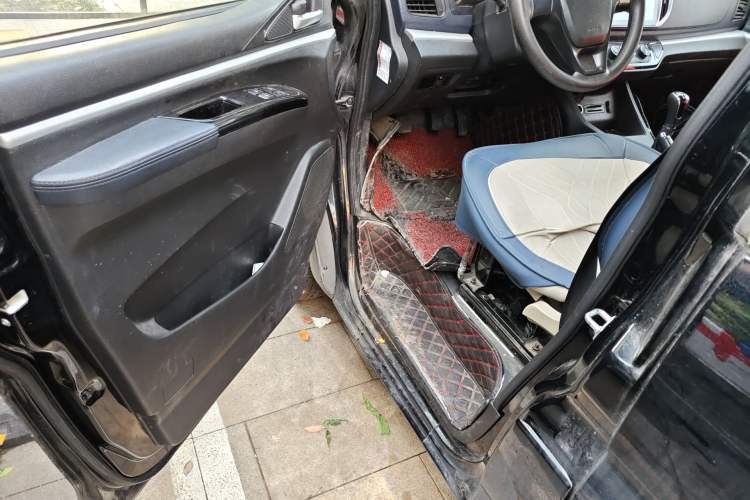 Used FORTHING Lingzhi 2022 Entry-Level M5L 1.6L Comfort Version 7 Seats