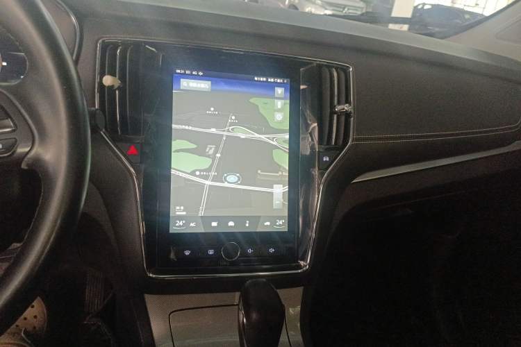 Used Roewe RX5 New Energy 2017 eRX5 50T Hybrid Connected Prestige Flagship Edition Audio And AC Panel