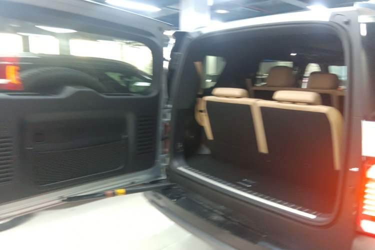 Used Formula Leopard 8 2025 Smart & Brave Flagship Edition 7 Seats
