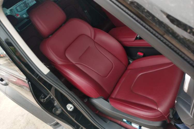 Used Tank 300 2025 2.0T Conqueror Right Front Seat