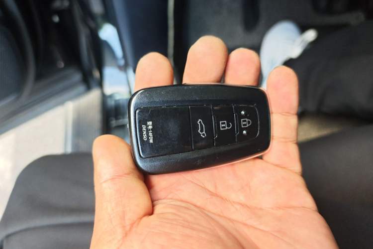 Used Toyota Crown Kluger 2021 2.5L HEV Four-Wheel Drive Premium Edition Vehicle Key