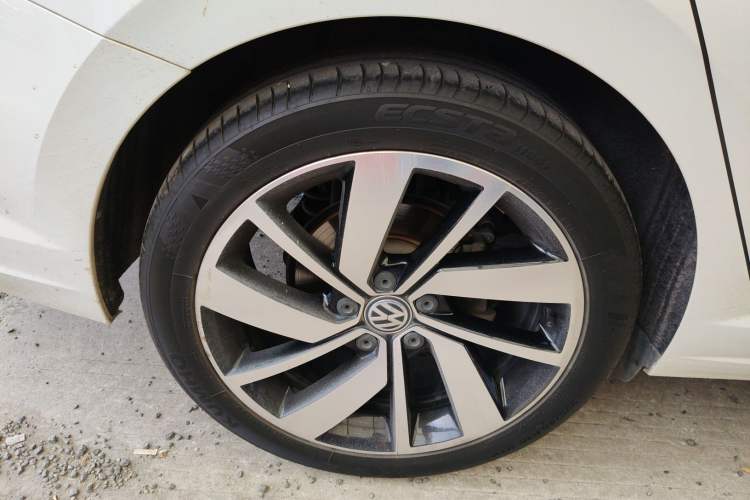 Used Volkswagen Sagitar 2021 280TSI DSG Excellence Edition Right Rear Wheel Hub