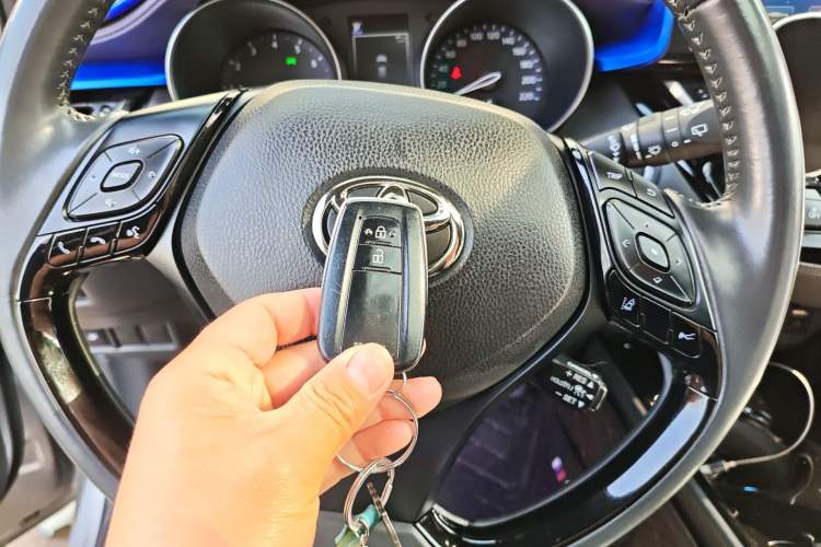 Used Toyota IZOA 2018 2.0L Yichi Version China VI Standard