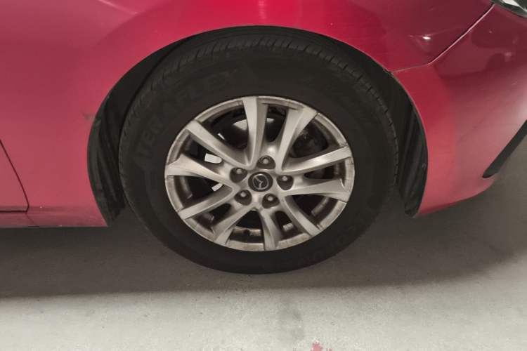 Used Mazda 3 Axela 2014 Sedan 1.5L Manual Comfort Model