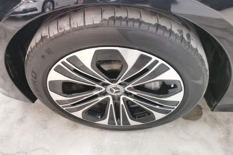 Used Mercedes-Benz E-Class New Energy 2024 E 350 e L Plug-in Hybrid Sedan Exterior 4