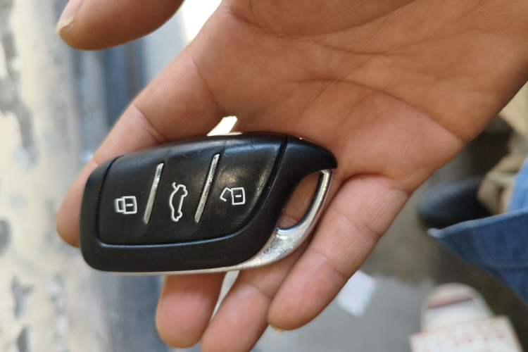 Used Roewe i5 2019 1.5L Automatic 4G Connected Langhao Edition Interior 1