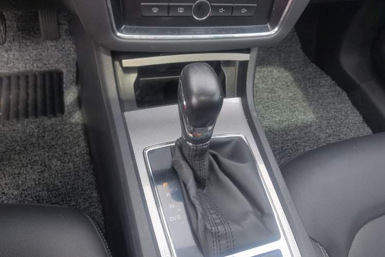 Used Roewe i6 2019 PLUS 20T TST 4G Connected Flagship Superb Edition Gear Lever