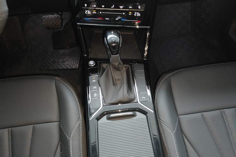 Used Volkswagen Passat 2026 Model, Outstanding 380TSI Xingkong Longteng Edition Gear Lever