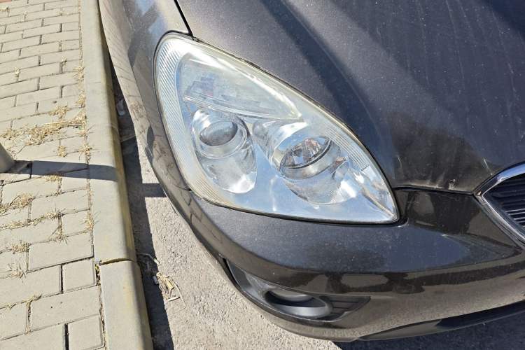 Used Kia Carens 2011 2.0L 7-Seater Automatic Standard Edition
