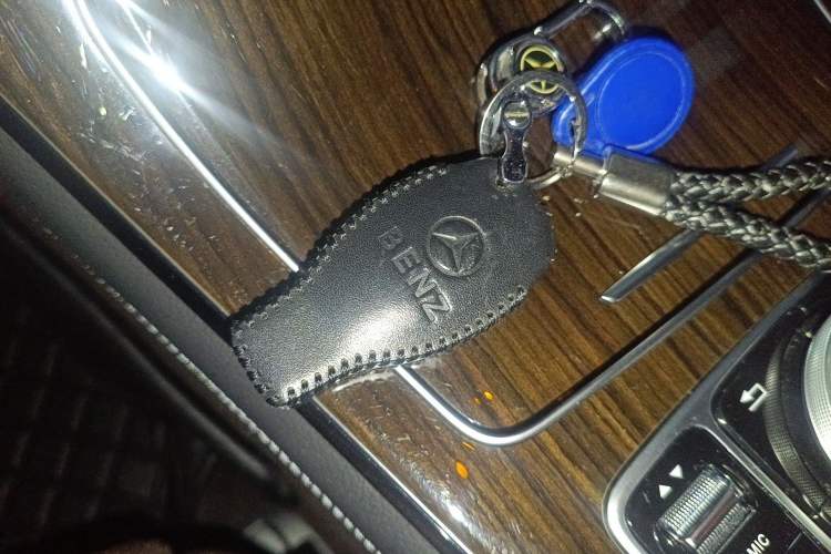 Used Mercedes-Benz GLC 2019 Facelift GLC 260 L 4MATIC Luxury Model Vehicle Key