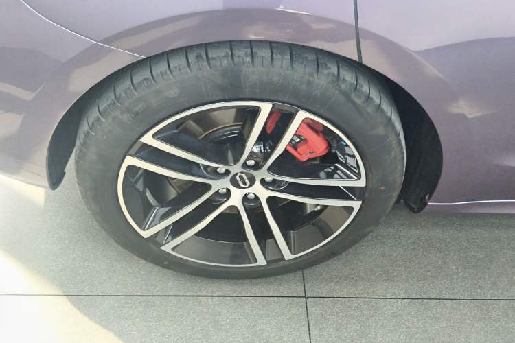 Used Hima AITO M5 2025 Extended-Range Ultra All-Wheel-Drive Version Right Rear Wheel Hub