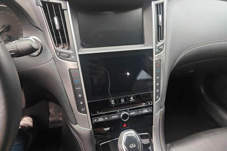 Used Infiniti Q50L 2018 2.0T Enjoyment Version China VI Standard
