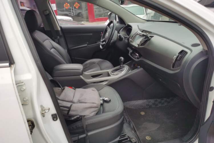 Used Kia Sportage R 2015 2.0L Automatic Two-Wheel Drive DLX Model
