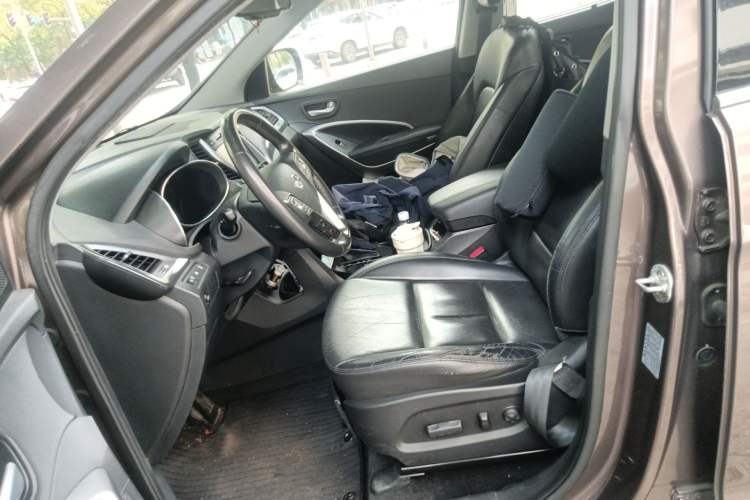 Used Hyundai Santa Fe 2015 2.0T Automatic Two-Wheel Drive Smart Version 5 Seats