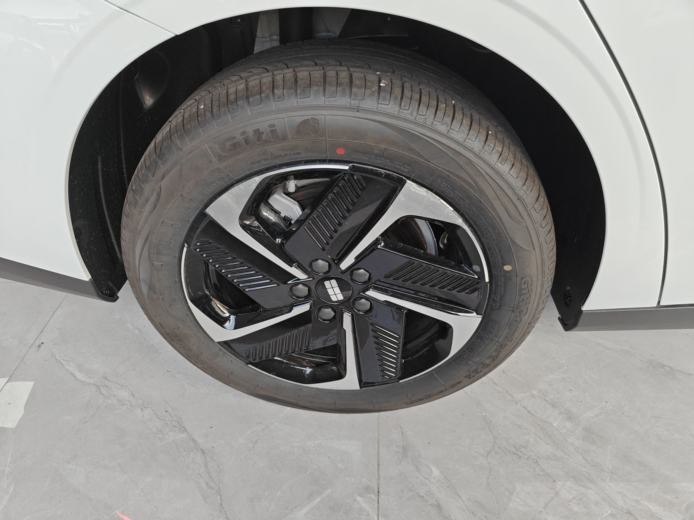 Geely Galaxy L6 2024 125km PLUS Dragon Edition — снимка 6