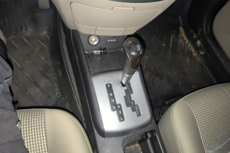 Used Hyundai Celesta 2011 1.6L Automatic Comfort Edition Gear Lever