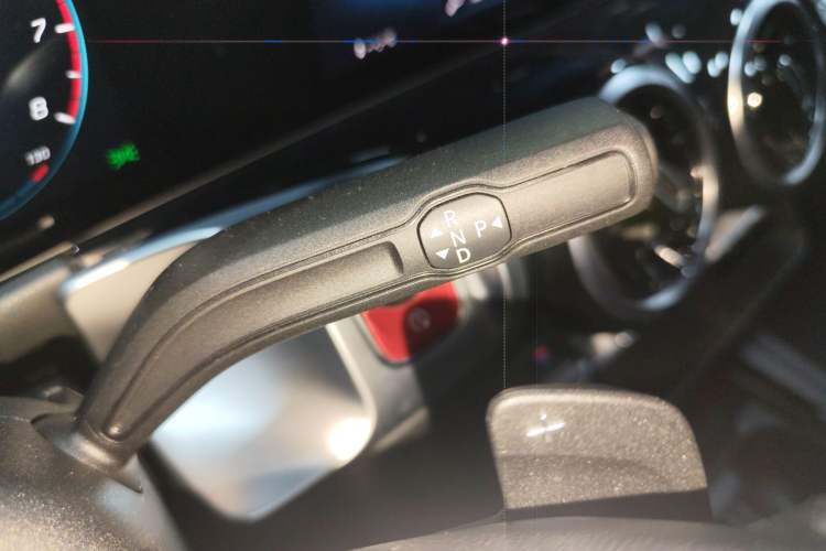 Used Mercedes-Benz GLB 2022 Second Facelift GLB 200 Fashion Edition Gear Lever