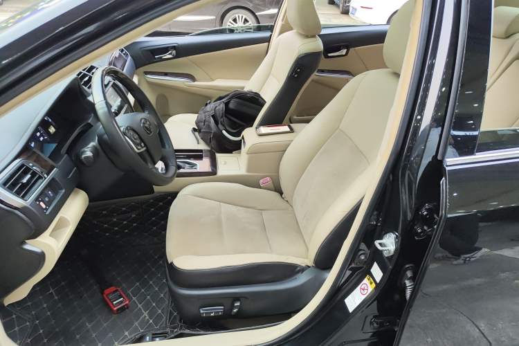 Used Toyota Camry 2016 2.5G 10th Anniversary Deluxe Navigation Edition Left Front Seat