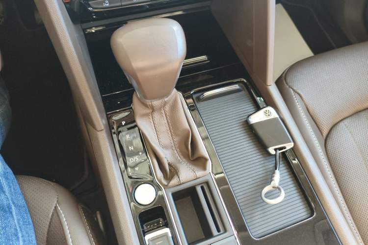 Used Volkswagen Viloran 2020 330TSI Luxury Edition Gear Lever
