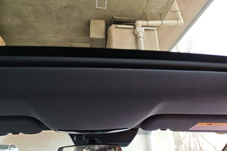 Used Changan UNI-V 2025 Model Third-Generation 2.0T Dynamic Edition