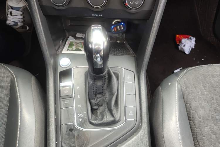 Used Volkswagen Tiguan L 2018 330TSI Automatic Two-Wheel Drive Luxury Edition Gear Lever