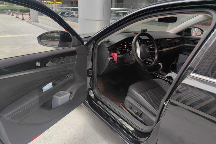 Used Volkswagen Passat 2022 330TSI Luxury Edition Driver Seat