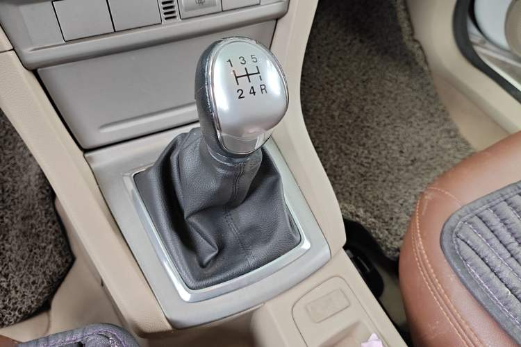 Used Ford Focus 2013 Sedan Classic 1.8L Manual Base Model Gear Lever