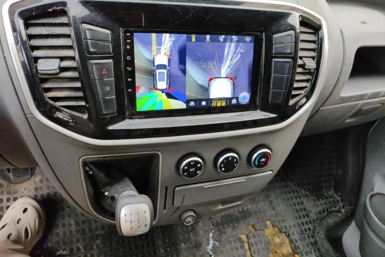 Used SAIC MAXUS Xintu V80 2019 2.5T Classic Version 6-Speed Manual – Aoyuntong Modified Long Wheelbase Mid-Height 7-Seater Audio And AC Panel