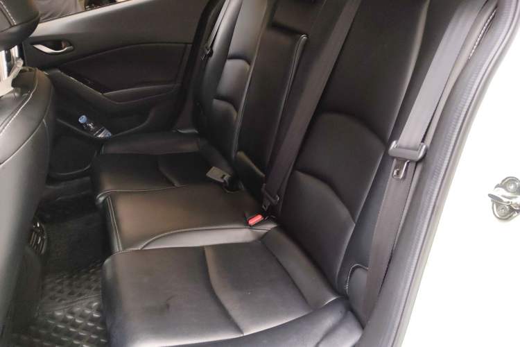 Used Mazda 3 Axela 2017 Sedan 1.5L Automatic Luxury Model China VI Standard Left Rear Seat