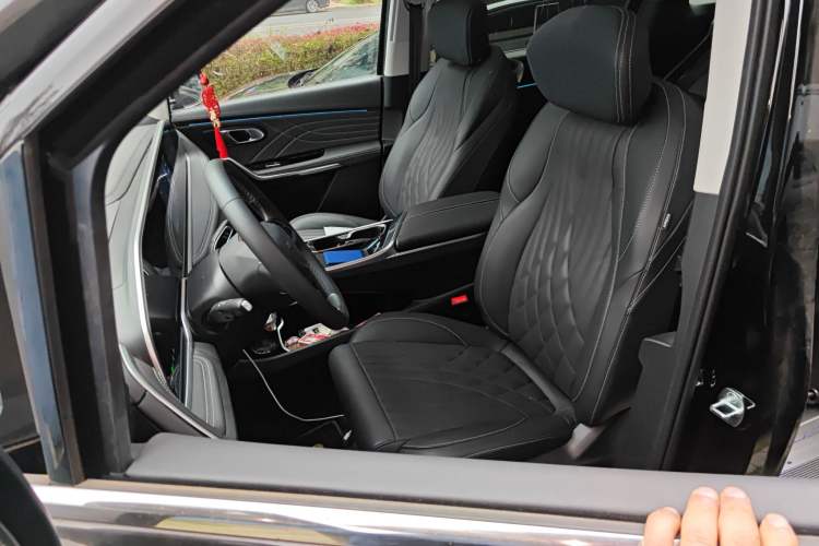 Used SAIC MAXUS G90 2022 2.0T Xingyun Six-Seater Version