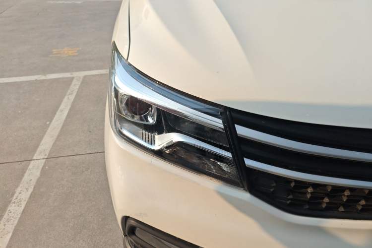 Used CHANGAN KAICHENG Ounuo S 2023 1.5L Deluxe Edition Dual-Steaming Air-Conditioned Passenger Van JL473QG 7 Seats Right Front Headlight