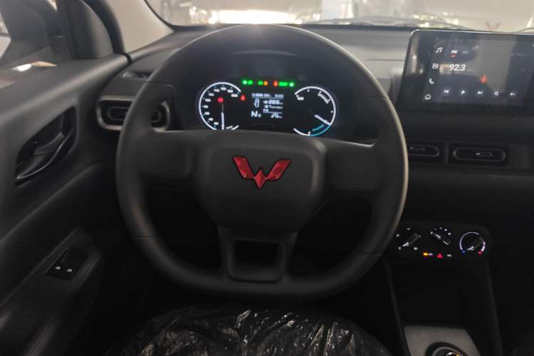 Used Wuling Hongguang New Energy 2024 All-Electric Model 300KM Practical Version Steering Wheel