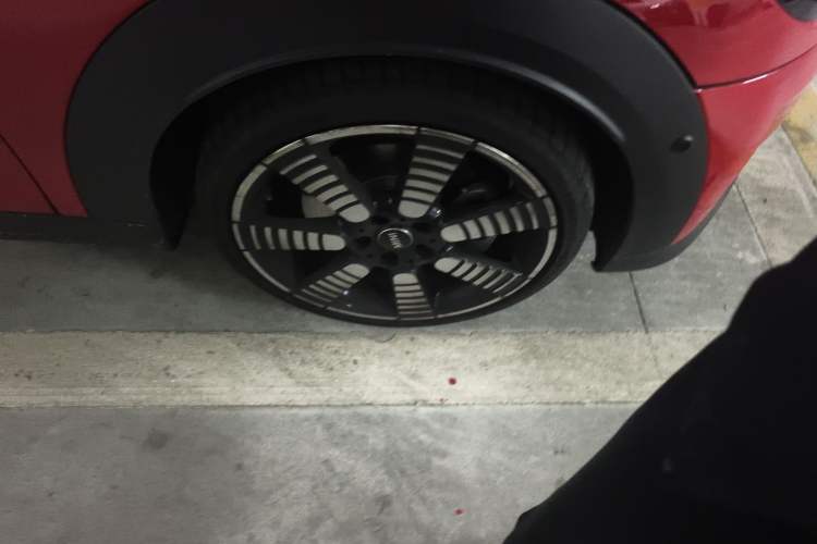 Used MINI 2023 Facelift 2.0T COOPER S Artist Five-Door Edition Right Front Wheel Hub