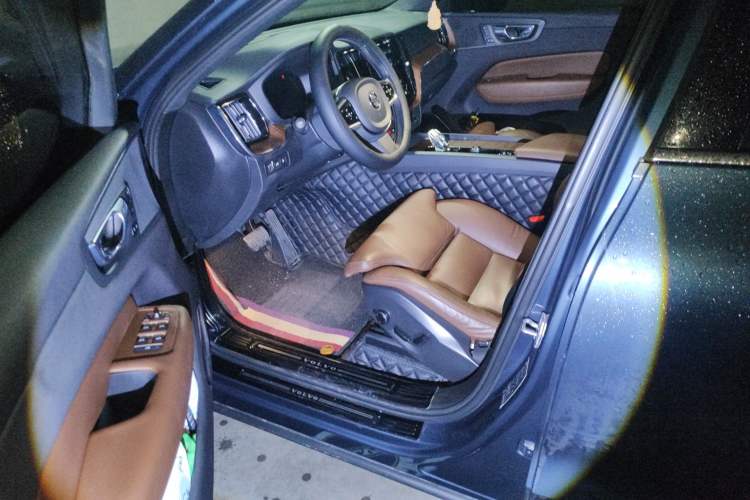 Used Volvo XC60 New Energy 2022 T8 Plug-in Hybrid All-Wheel Drive Smart Luxury Edition Left Front Seat