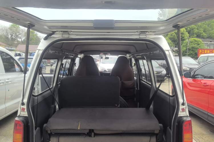 Used Wuling Zhiguang 2015 1.2L Practical LS-I Model Trunk