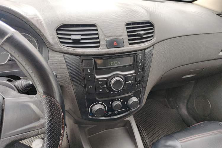 Used Wuling Hongguang 2015 1.5L S Base Model China IV Audio And AC Panel