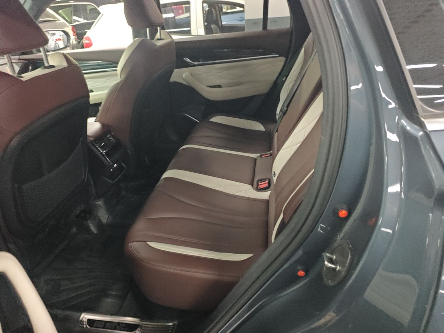 Geely Auto Monjaro L 2021 2.0TD DCT EVO Two-Wheel Drive Prestige Version — снимка 20