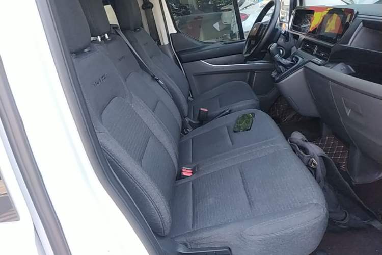 Used Ford Transit 2023 2.0T Diesel Manual Multifunction Commercial Vehicle Short Wheelbase Low Roof 5/6 Seats
