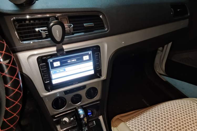 Used Volkswagen Gran Lavida 2013 1.4 TSI Automatic Comfort Model Audio And AC Panel