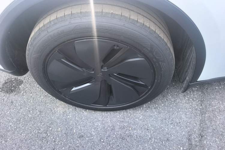 Used Tesla Model Y 2026 Rear-Drive Model Right Rear Wheel Hub