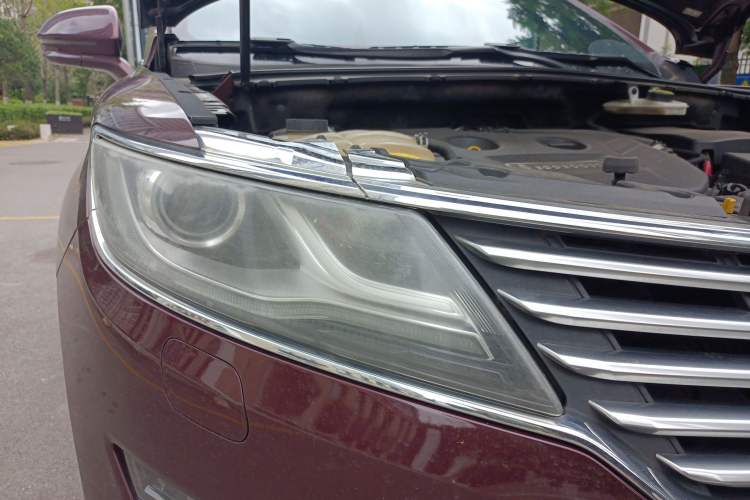 Used Lincoln MKC 2014 2.0T Two-Wheel Drive Deluxe Edition Right Front Headlight