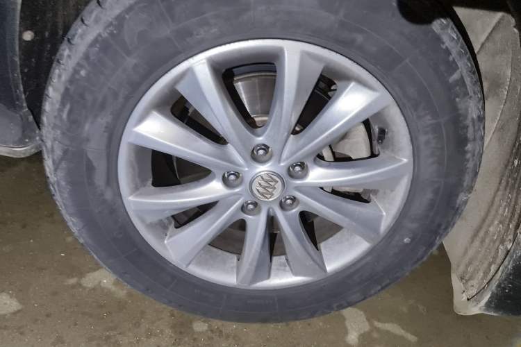 Used Buick Envision 2016 28T Four-Wheel Drive Elite Version Right Front Wheel Hub