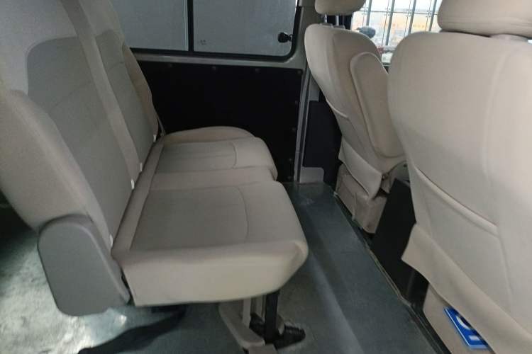 Used FORTHING Lingzhi 2023 M5L 1.6L Base Model 7 Seats
