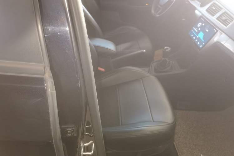 Used Volkswagen Lavida 2015 1.6L Manual Fashion Edition